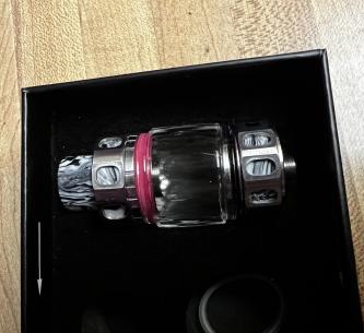 2 Maxus Pro tanks with extra glass and box